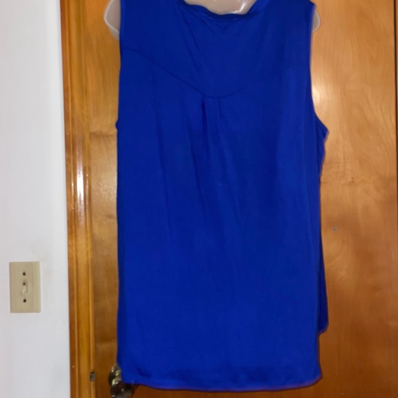 Sleeveless bright blue V neck top - Picture 4 of 6